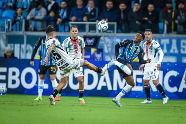 Grêmio vence o Palestino e só depende de si para avançar na Sul-Americana