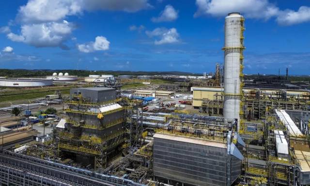 Petrobras anuncia aumento de R$ 0,04 na gasolina vendida a distribuidoras