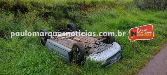Carro sai da pista e capota na RS-342 em Independência