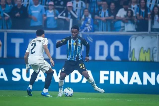 Grêmio perde de virada para o Corinthians por 3 a 1 na Arena