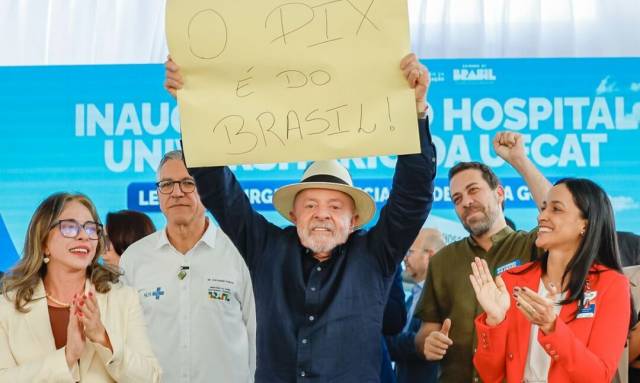 Lula defende Pix e diz que sistema brasileiro assusta os EUA