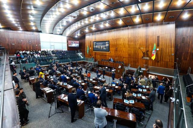 Assembleia aprova fim da taxa de licenciamento para veículos