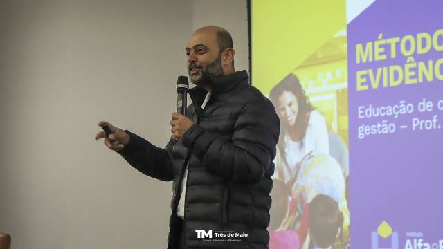 Seminário de Alfabetização reúne profissionais de 21 municípios em TM