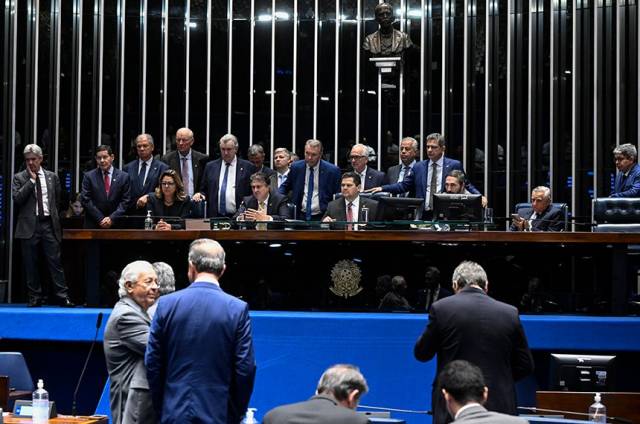 Senado aprova uso do Fundo do Pré-Sal para dívidas do agro