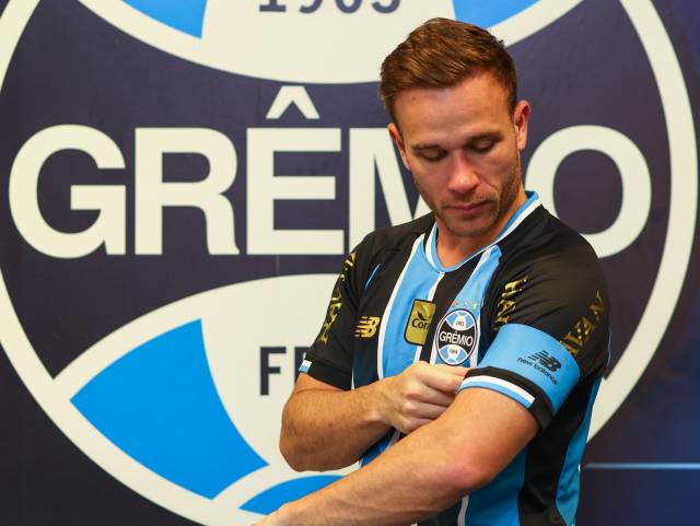 Grêmio informa encerramento de vínculo com volante Arthur