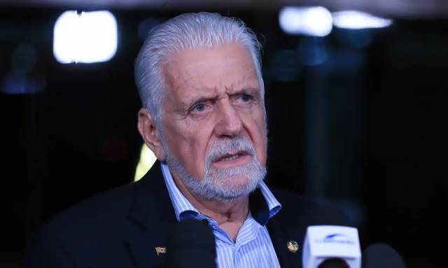 Apuração da PF acusa senador Jaques Wagner, líder do governo, de receber vantagens