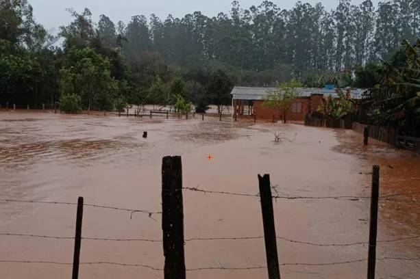 Chuva provoca danos e afeta moradores do Noroeste do RS