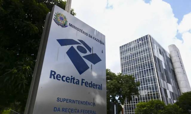 Receita paga nesta terça maior lote de restituição do IR da história