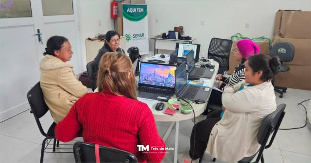 Cras promove curso de informática básica