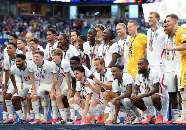 Inglaterra vence França em jogo de 10 gols e leva 3ª lugar