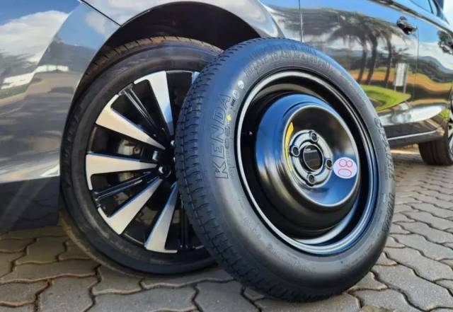 Projeto de lei quer proibir estepe fino em carros novos no Brasil