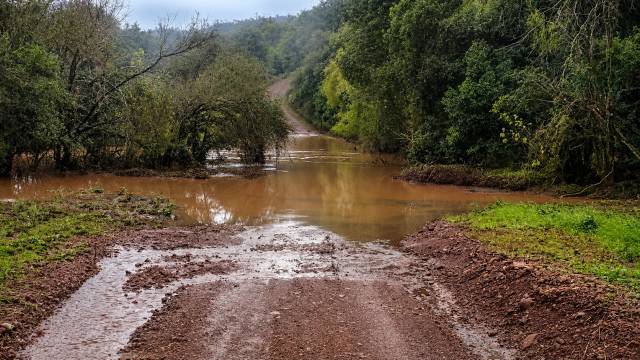 Duas pontes no interior de Três de Maio estão interditadas por causa da elevação dos rios