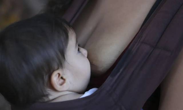 Amamentação reduz risco de doença cardíaca na mãe