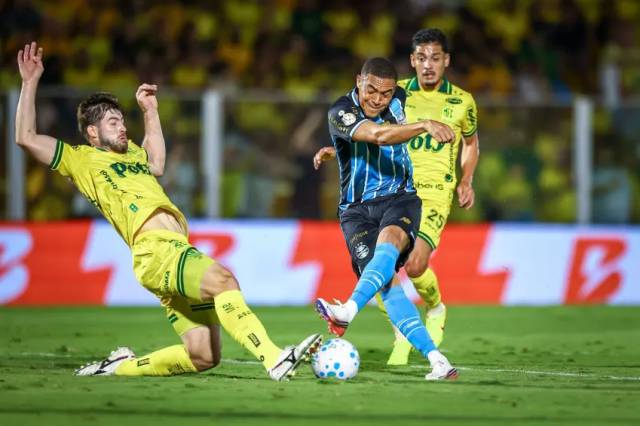 Grêmio sai atrás, mas busca empate por 1x1 com o Mirassol