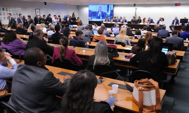 Câmara dos Deputados instala comissão sobre PEC da redução da maioridade penal
