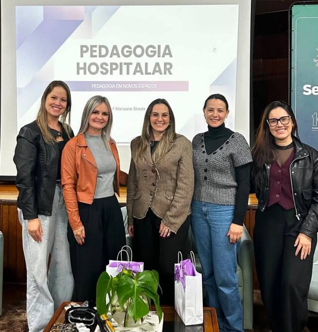 Pedagogas do Vida e Saúde compartilham experiências na Semana Acadêmica de Pedagogia da Setrem