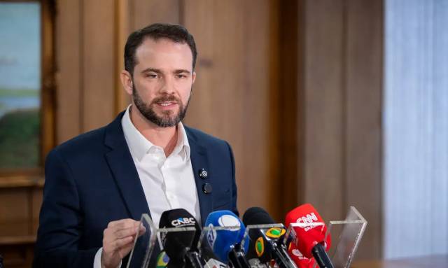 Salário mínimo deverá subir para R$ 1.741 em 2027, diz Durigan