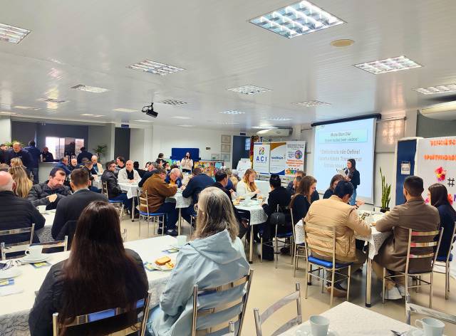 Diretora da Apae convida empresários a abrirem as portas da inclusão durante café