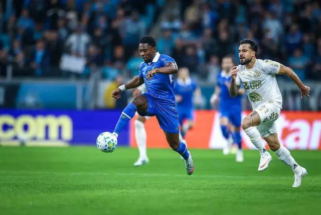 Grêmio vence a Chapecoense por 3 a 1 na Arena pelo Brasileirão