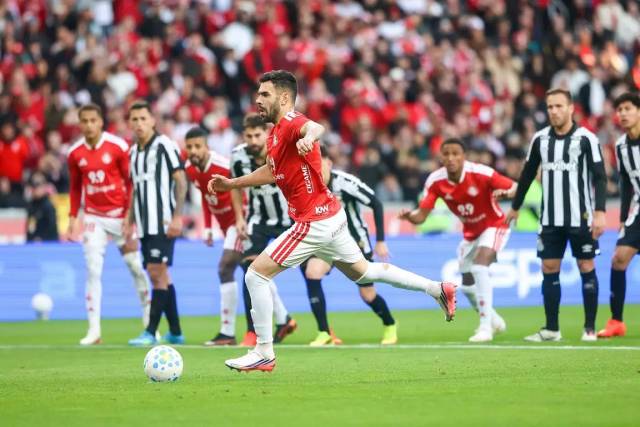 Inter perde em casa para o Santos e segue na zona de rebaixamento