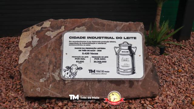 Três de Maio oficializa título de Cidade Industrial do Leite com descerramento de placa