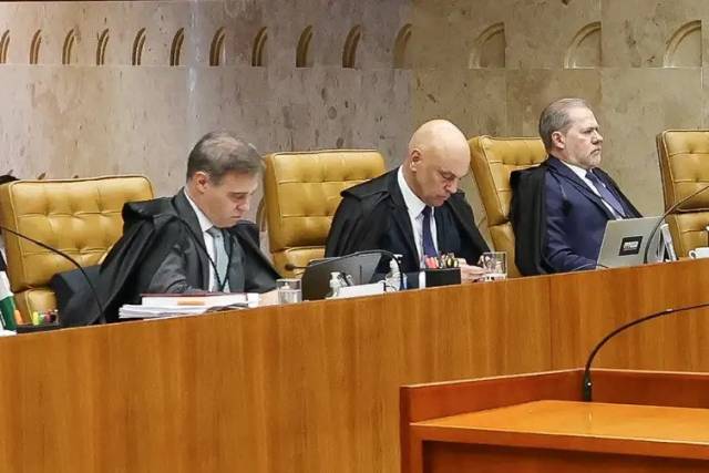 Supremo interrompe sessão sem definir como julgará casos de Alexandre de Moraes e de André Mendonça