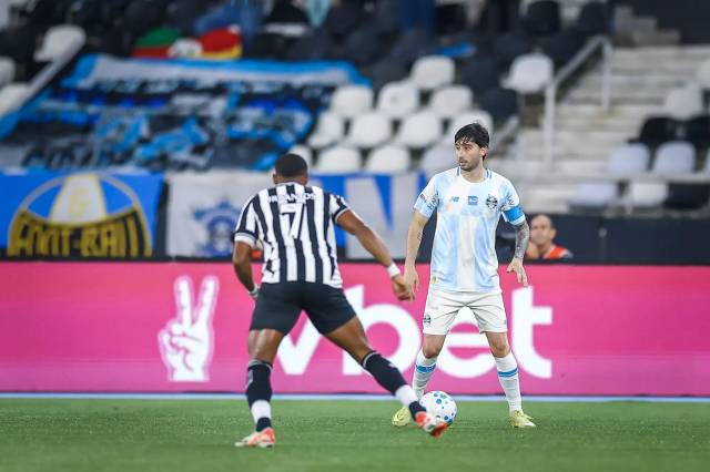 Grêmio perde jogo atrasado para o Botafogo por 3×2