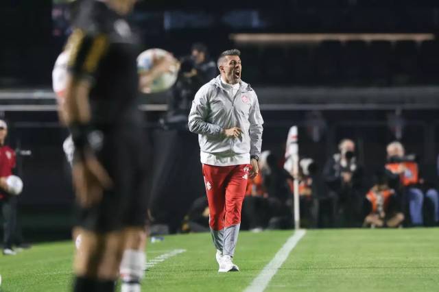 Paulo Pezzolano não é mais técnico do Inter
