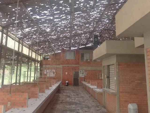 Granizo provoca danos em mil casas na cidade de Santiago