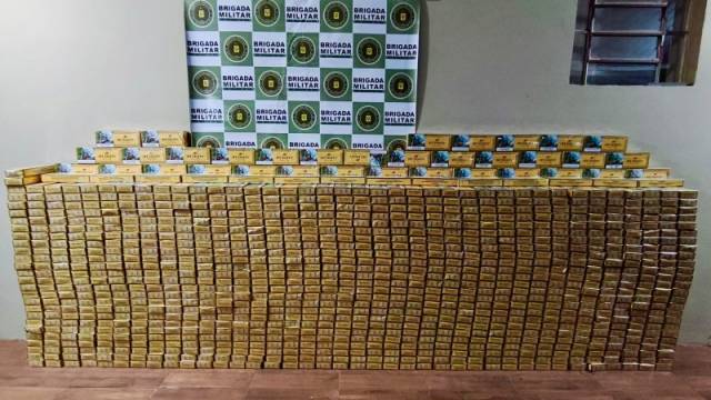 Brigada Militar apreende 10 mil maços de cigarros contrabandeados em Doutor Maurício Cardoso