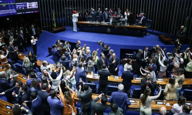 Senado aprova fim da escala de seis dias de trabalho para um de repouso