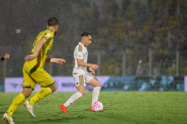 Com o goleiro expulso, Inter perde para o Mirassol