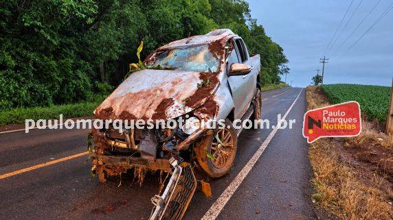 Jovem de 20 anos morre após caminhonete capotar na Rodovia do Desenvolvimento, em Três de Maio