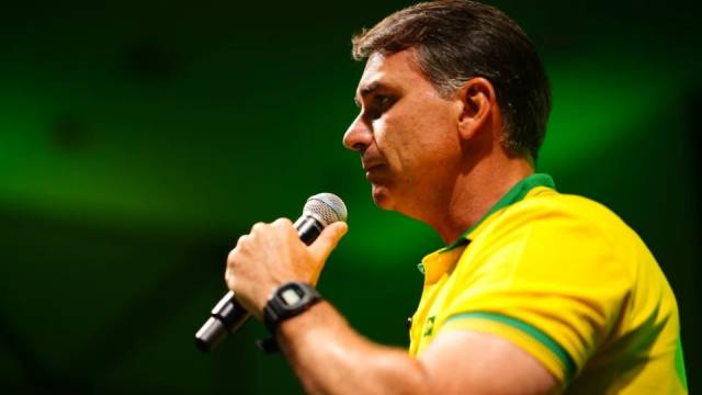 Nos EUA, Flávio Bolsonaro divulga carta e se declara líder do Brasil e da oposição